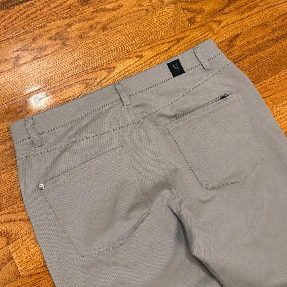 Vuori Mens Meta Pants Warm Grey Mens 32x27 Athletic Slim V4021-S Tech Golf Chino